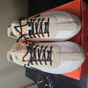 Nike Cortez "72"..whte/black/orange peel...excellent condition